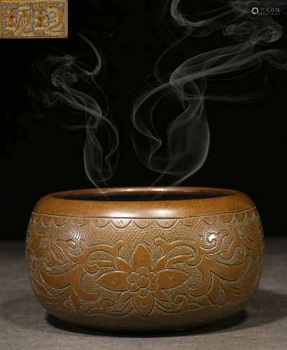 A COPPER CENSER CARVED WITH FLOWER PATTERN