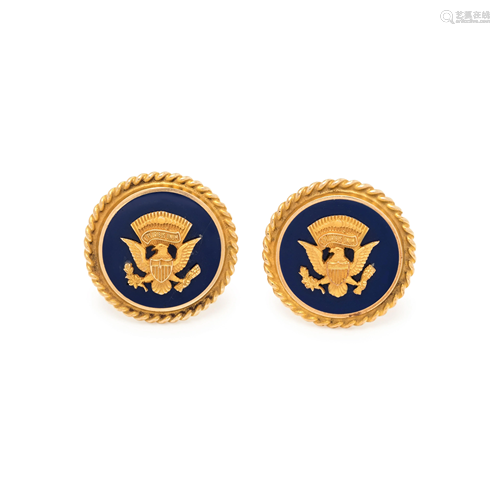 YELLOW GOLD AND ENAMEL CUFFLINKS