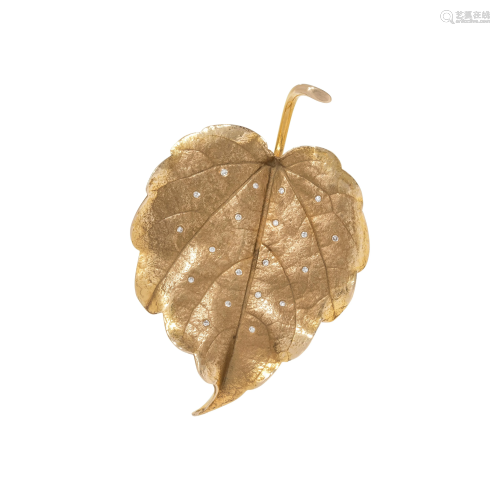 YELLOW GOLD AND DIAMOND LEAF BROOCH