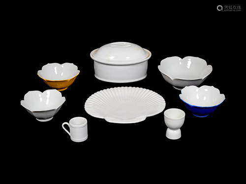 A Group of Porcelain Articles Diameter of dinner pl…