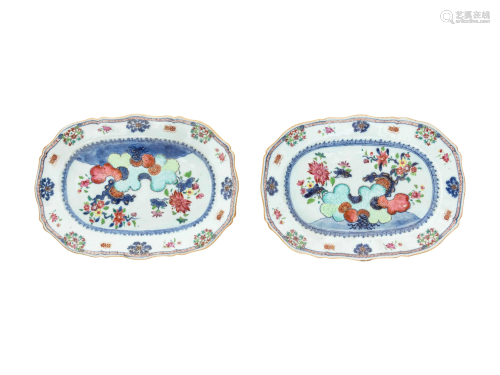 A Pair of Chinese Export Porcelain Small Platters Width