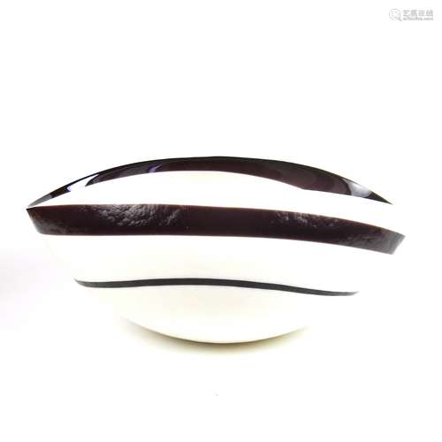 Murano: A large Venetian glass 'Cartaccio' bowl designed by Yalos, Italian, 21st century.