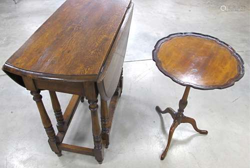 A 20th Century oval oak gate leg table, moulded top raised on turned supports, 40cm x 74 cm x