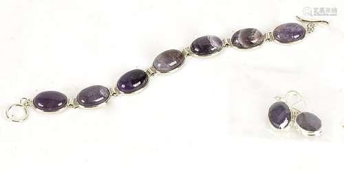 An amethyst bracelet and earrings, the oval stones mounted in 925 stamped silver (2)