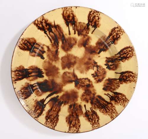 George III Late 18th / early 19th Century Slipware Plate, circa 1790 – 1820. The cream painted