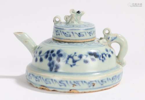 Chinese porcelain teapot, the blue and white squat teapot with a frog handle to the lid above flower