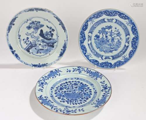 Three Chinese Export ware porcelain plates, Qing Dynasty, to include an example with an vase and