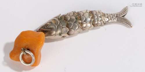 Chinese articulated white metal fish, with an amber section to the tip, 65mm long