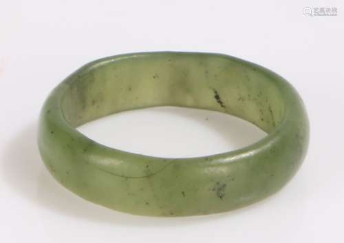 Chinese jade ring, with a rounded outer edge, 20mm diameter