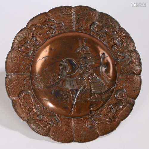 Japanese alloy dish, samurai on horseback with a dragon edge, 25cm diameter