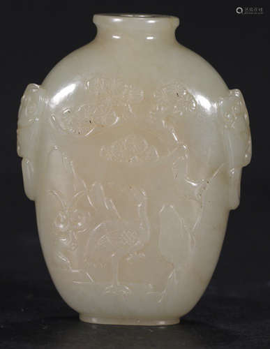 A HETIAN JADE CARVED SNUFF BOTTLE