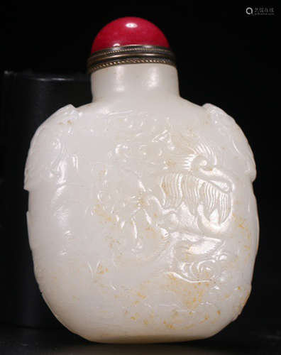 A HETIAN JADE BEAST PATTERN SNUFF BOTTLE