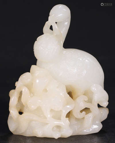 A HETIAN JADE CARVED CRANE SHAPE PENDANT