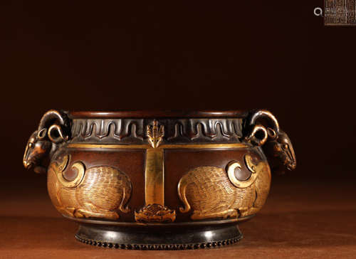 A GILT BRONZE CAST GOA HEAD SHAPE EAR CENSER