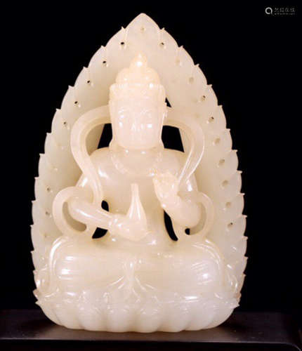 A HETIAN JADE CARVED GUANYIN BUDDHA PENDANT