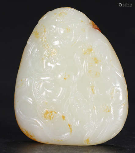 A HETIAN JADE CARVED BEAST PATTERN PENDANT