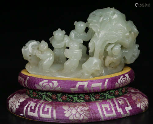 A HETIAN JADE CARVED CHILD PATTERN PENDANT