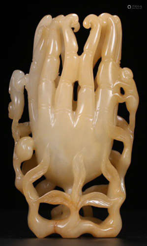 A HETIAN JADE CHAYOTE SHAPE PENDANT