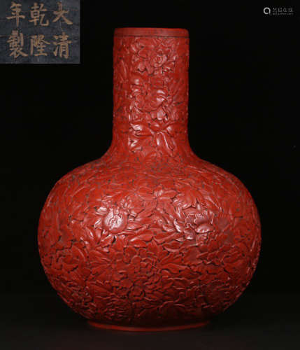 A RED LACQUER POENY PATTERN VASE