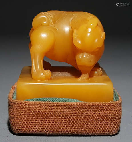 A TIANHUANG STONE CARVED BEAST PATTERN SEAL