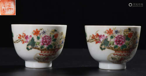 PAIR OF FAMILLE ROSE GLAZE FLORAL PATTERN CUPS