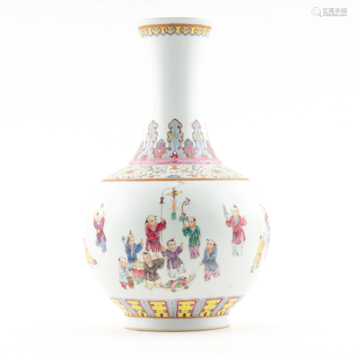 QING FAMILLE ROSE HUNDRED BOYS REWARD VASE