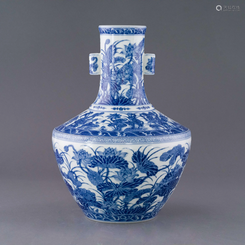 QIANLONG BLUE & WHITE LOTUS LEAF AMPHOR…