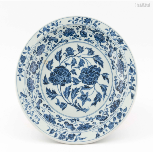 MING BLUE & WHITE PEONY CHARGER
