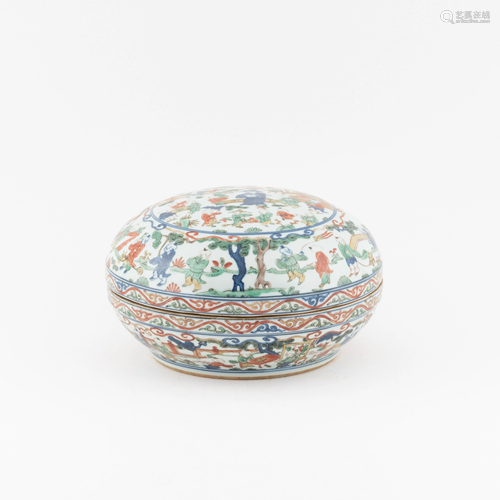 MING WUCAI DRAGON PORCELAIN LIDDED ROUND B…