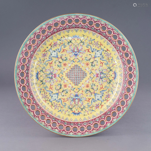 QIANLONG FAMILLE ROSE PIERCED PORCELAIN PL…