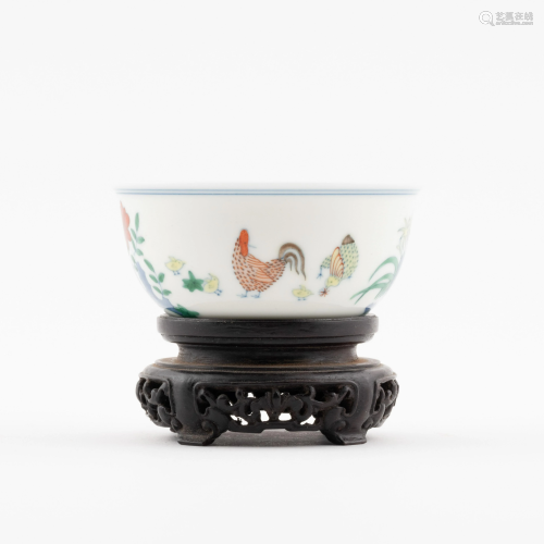 MING CHENGHUA CHICKEN CUP ON STAND