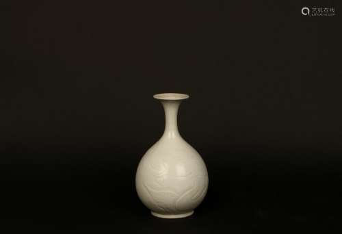 a chinese white glazed porcelain vase