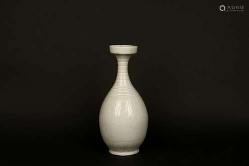 a chinese white glazed porcelain vase