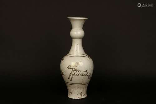 a chinese white glazed porcelain vase with antelope pattern