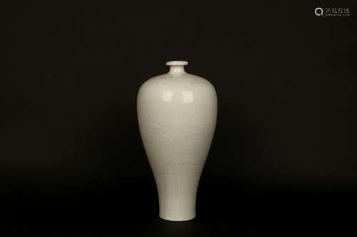 a chinese white glazed porcelain vase