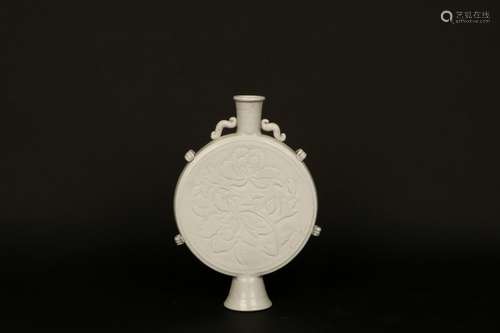 a chinese white glazed porcelain moon flask