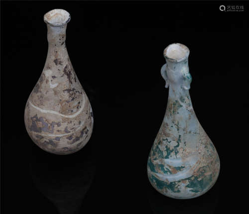 Two glazed bottles in the Tang Dynasty