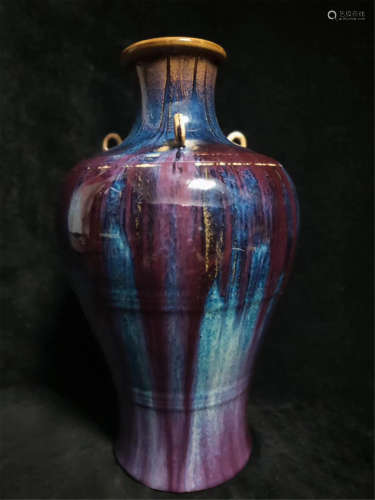 The glazed Guanyin bottle of Yongzheng Kiln in Qing Dynasty