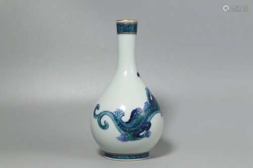 Celestial sphere bottle with dragon pattern in Qianlong in Qing Dynasty