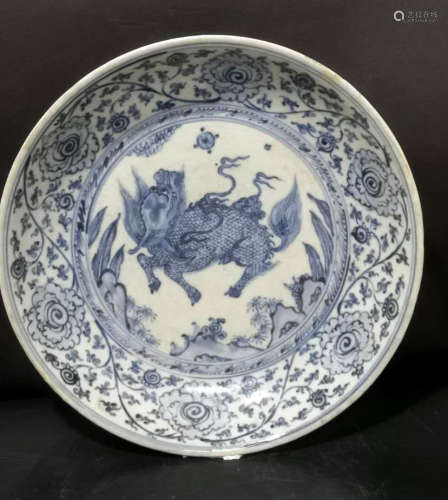 The blue-and-white unicorn plate of Zhengde in the Ming Dynasty