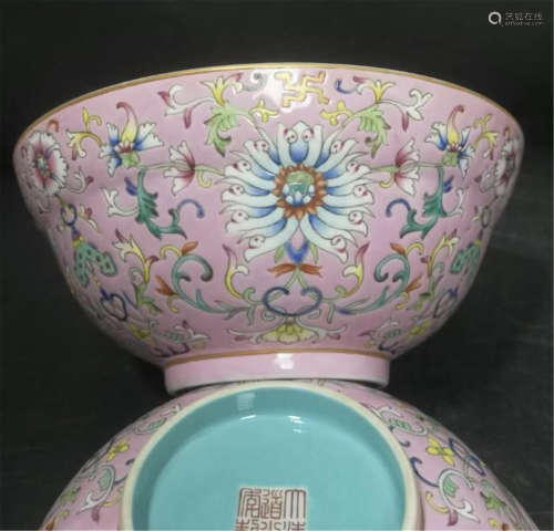 A pair of Daoguang pink flower bowls in the Qing Dynasty