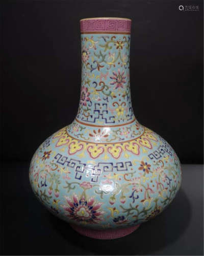 Jiaqing pink flower celestial globe vase in Qing Dynasty