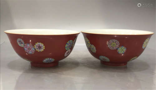 A pair of Daoguang powder color leather ball flower bowls in Qing Dynasty