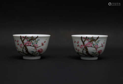 A pair of plum teacups painted by Yongzheng in the Qing Dynasty
