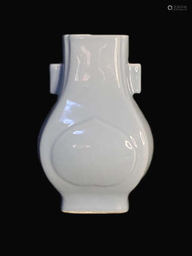 Guang Xu Chong style bottle in Qing Dynasty