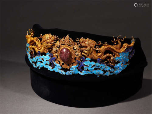 the silver silk double dragons in the Qing Dynasty are decorated with pearl cloud patterns.