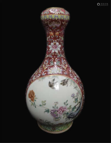 Daoguang rouge red glaze window flower bird garlic head bottle in Qing Dynasty