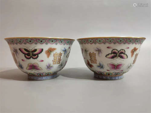 A pair of Tongzhi pink butterfly bowls in the Qing Dynasty