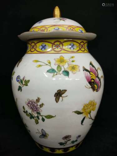 Guang Xu pink butterfly cover jar in Qing Dynasty