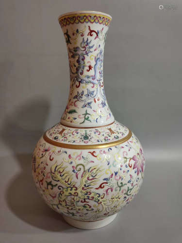 Guang Xu pink color Phoenix pattern bottle appreciation in Qing Dynasty
